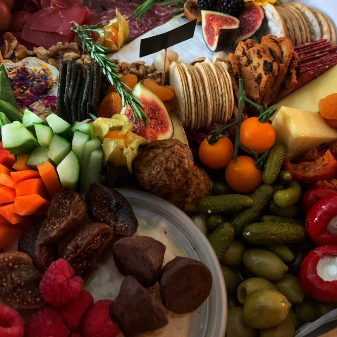 Combined meat and veggie grazing board crop